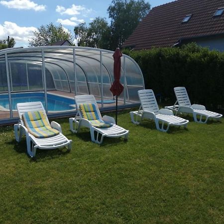 Schoenes Ferienhaus Mit Grossen Pool 250 M Vom Balaton Balatonmariafurdo Exterior photo
