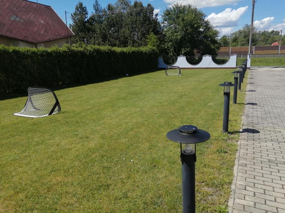 Schoenes Ferienhaus Mit Grossen Pool 250 M Vom Balaton Balatonmariafurdo Exterior photo