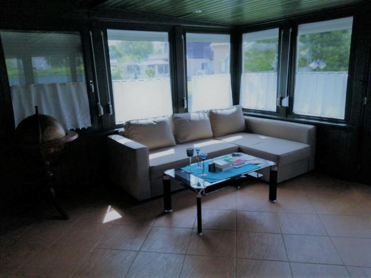 Schoenes Ferienhaus Mit Grossen Pool 250 M Vom Balaton Balatonmariafurdo Exterior photo