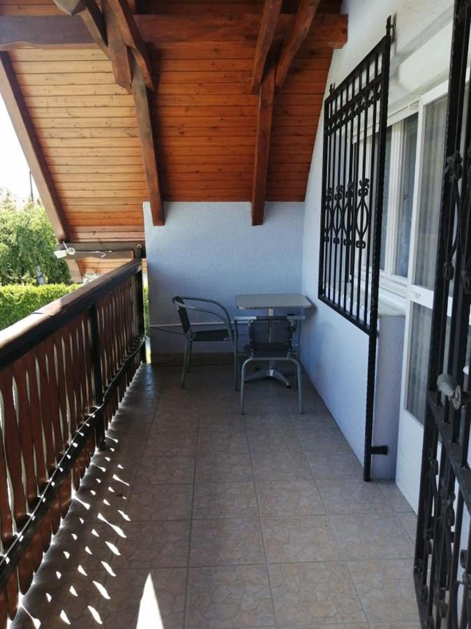 Schoenes Ferienhaus Mit Grossen Pool 250 M Vom Balaton Balatonmariafurdo Exterior photo