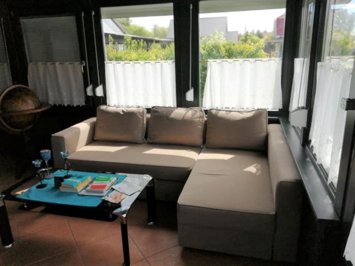 Schoenes Ferienhaus Mit Grossen Pool 250 M Vom Balaton Balatonmariafurdo Exterior photo