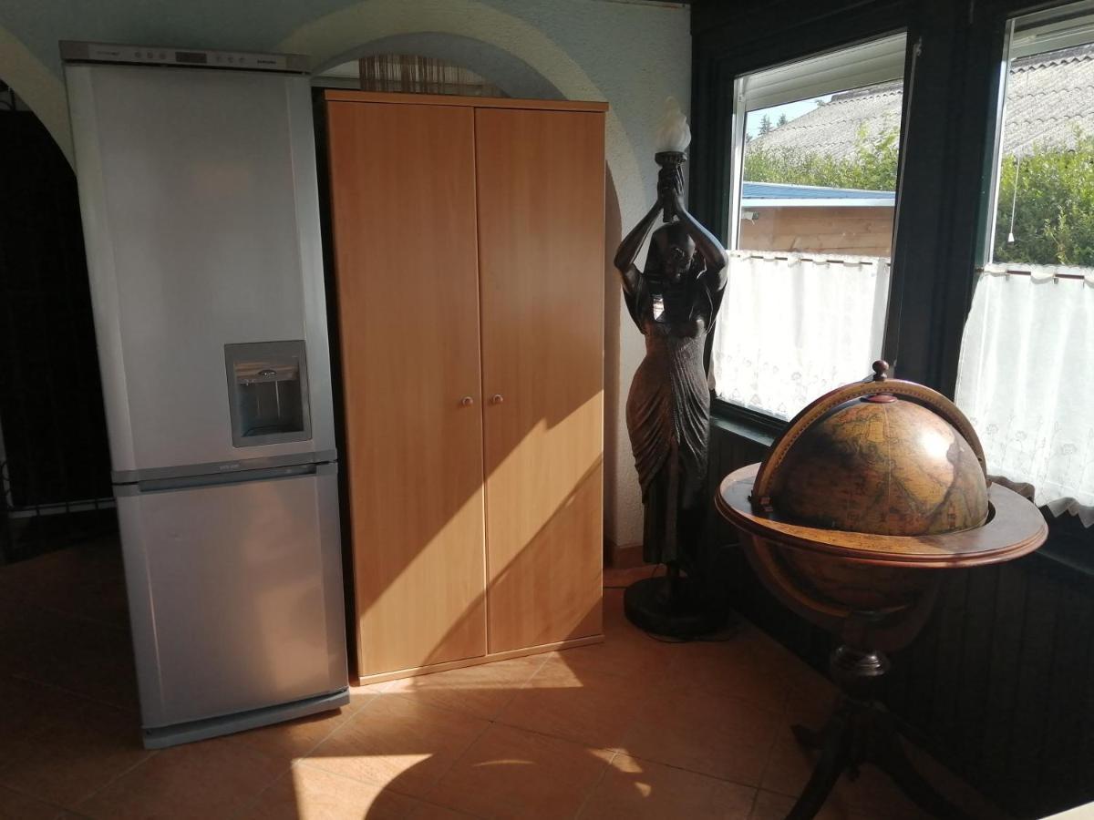 Schoenes Ferienhaus Mit Grossen Pool 250 M Vom Balaton Balatonmariafurdo Exterior photo